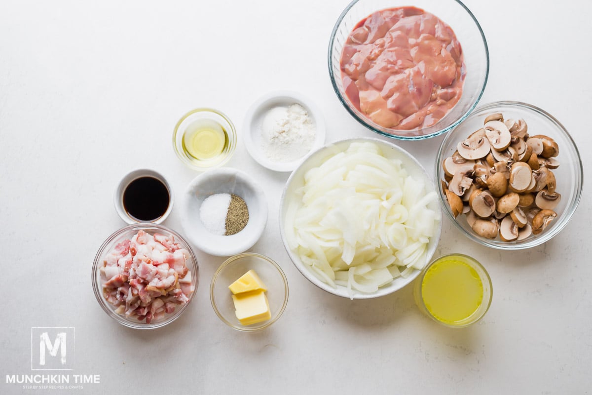 Ingredients you will need to cook chicken liver with bacon and onions.