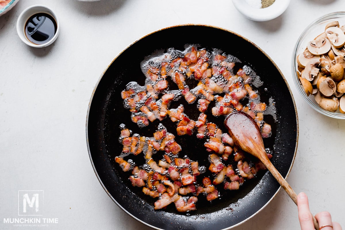 Crispy bacon inside the skillet.