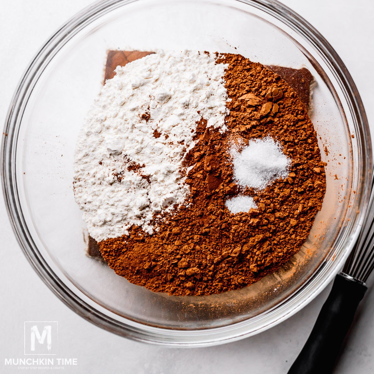 Flour and coca inside the bowl.