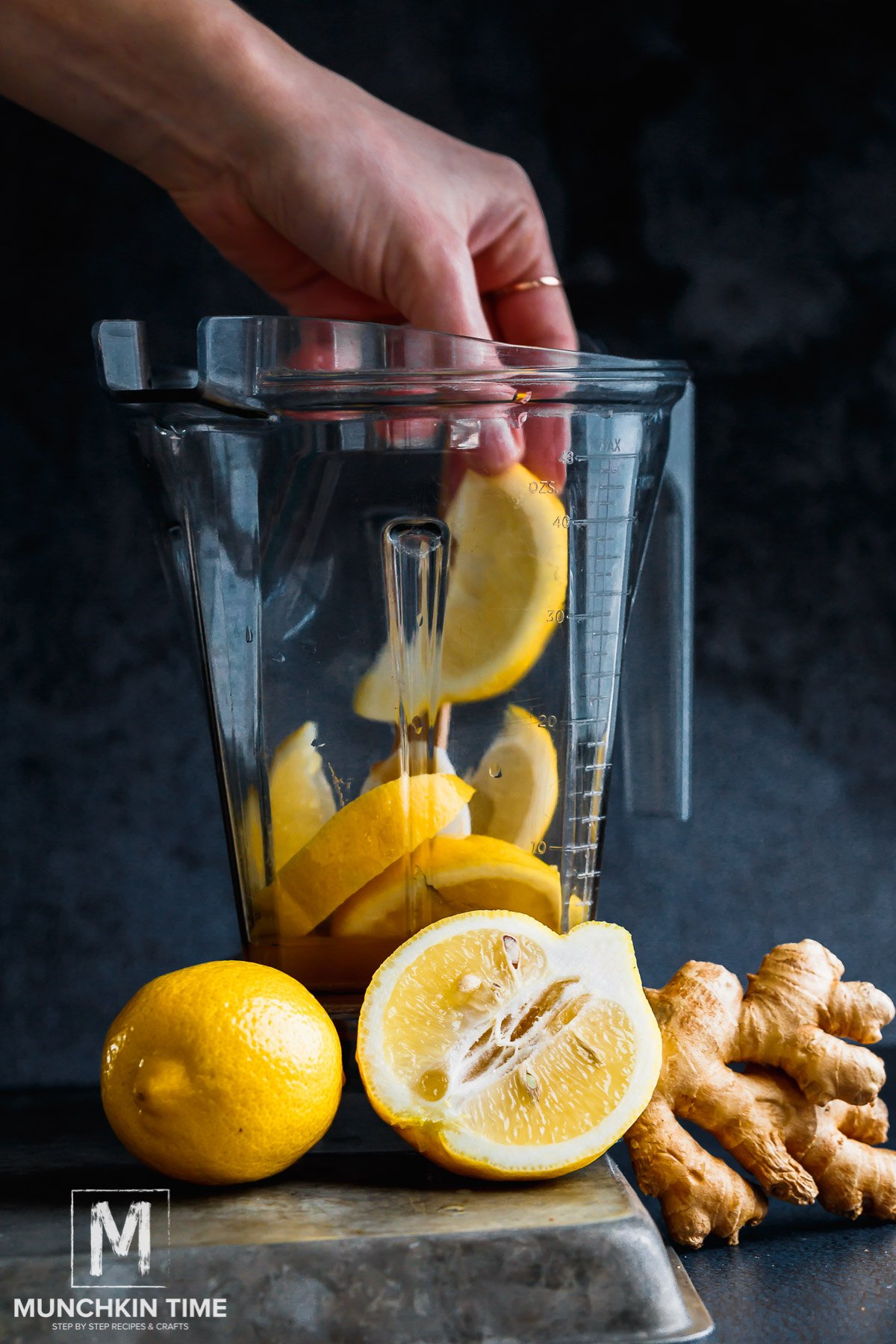 Honey and lemon inside the blender. 