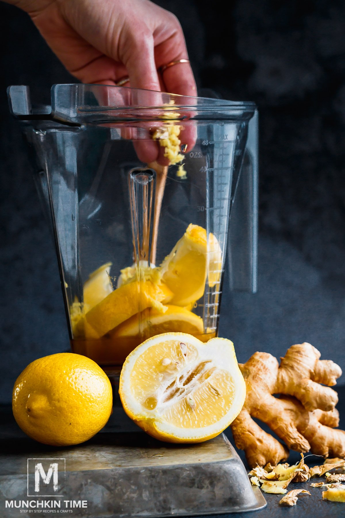 Honey and lemon inside the blender. 