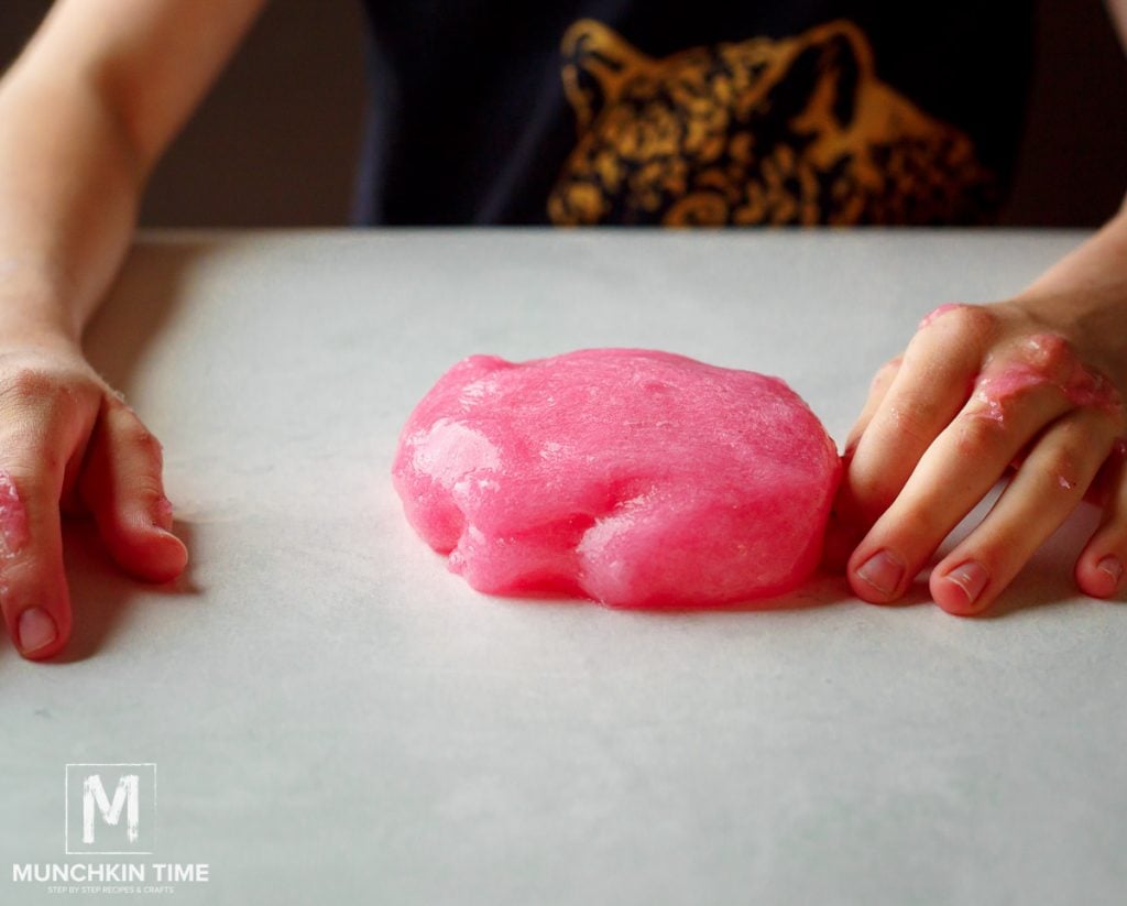 How to Make Slime With Glue and Baking Soda (Video) Munchkin Time