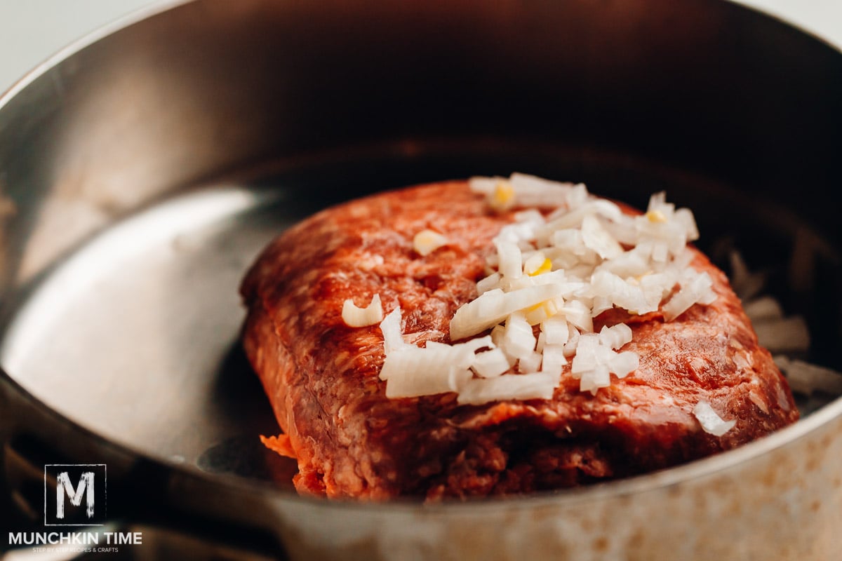 How to cook ground beef in the skillet.