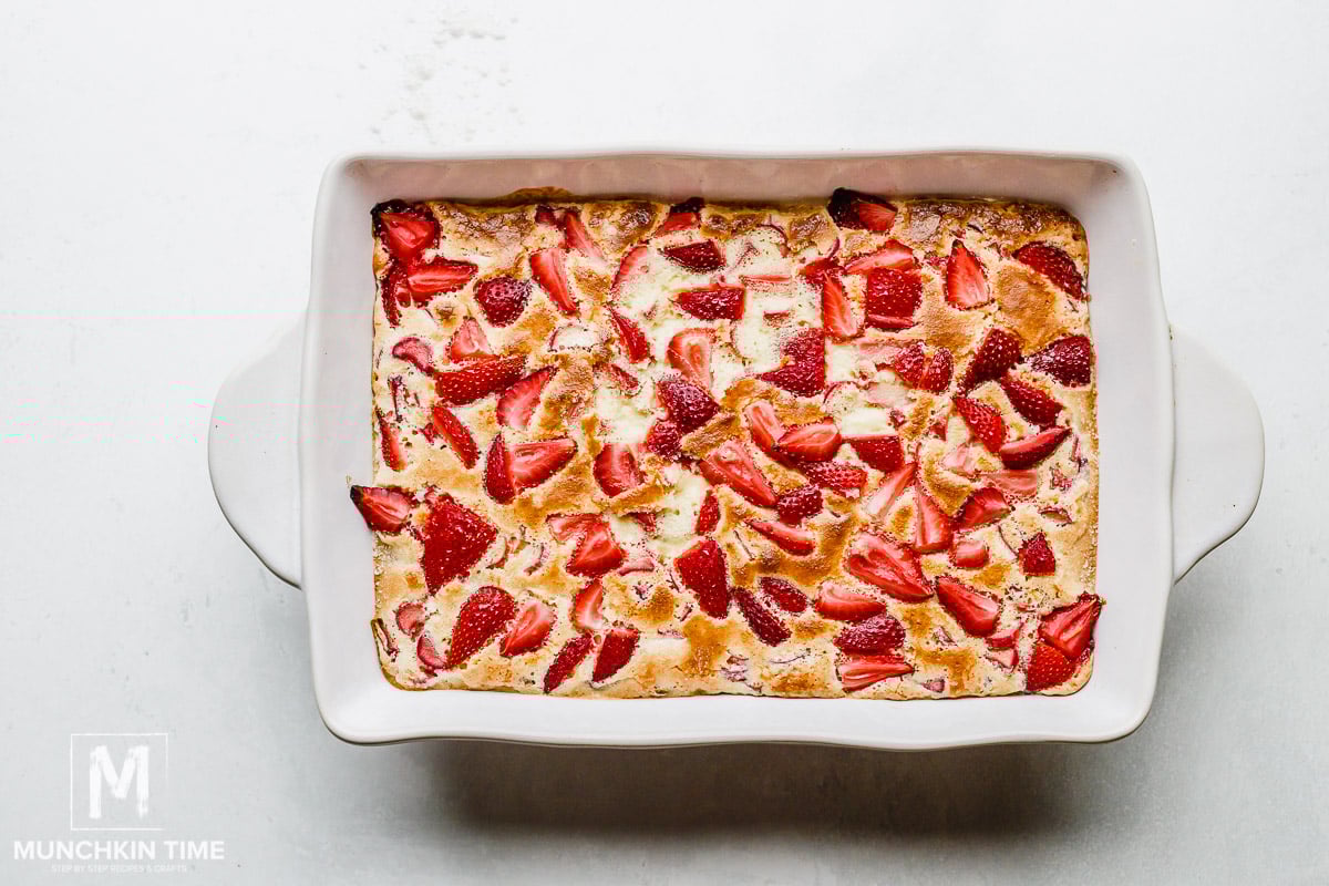 Baked rhubarb strawberry pie bars 