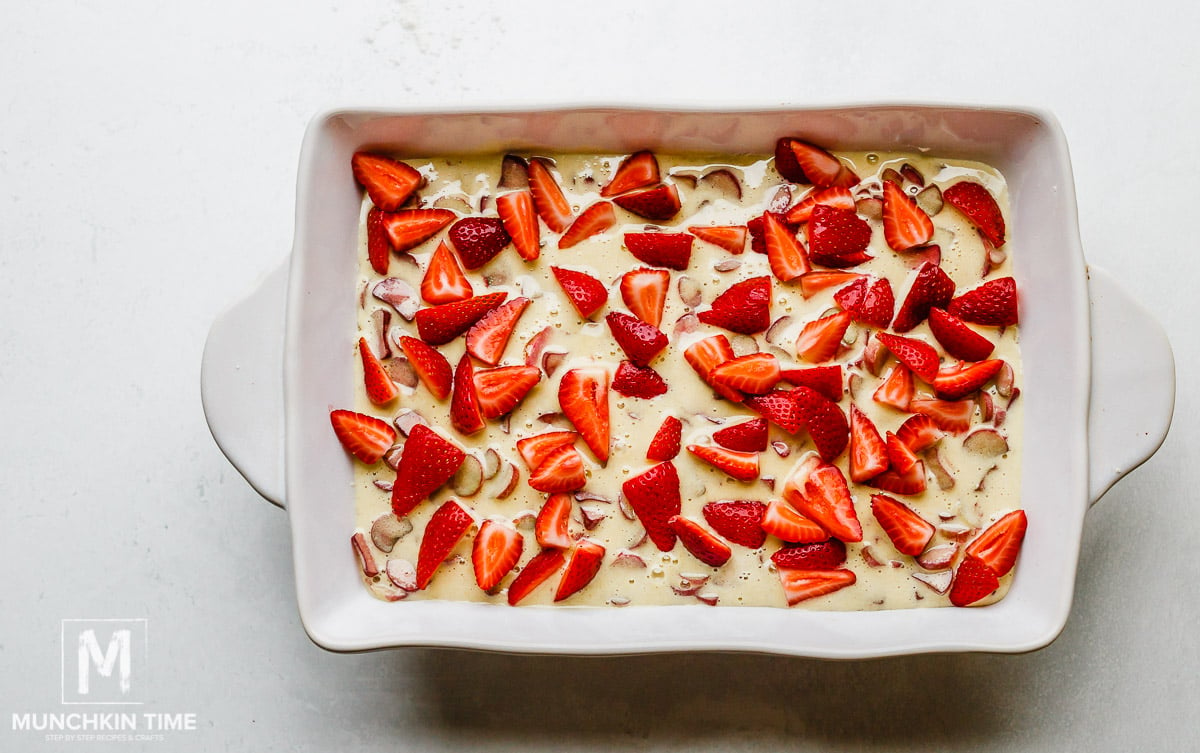 How to make rhubarb strawberry pie bars