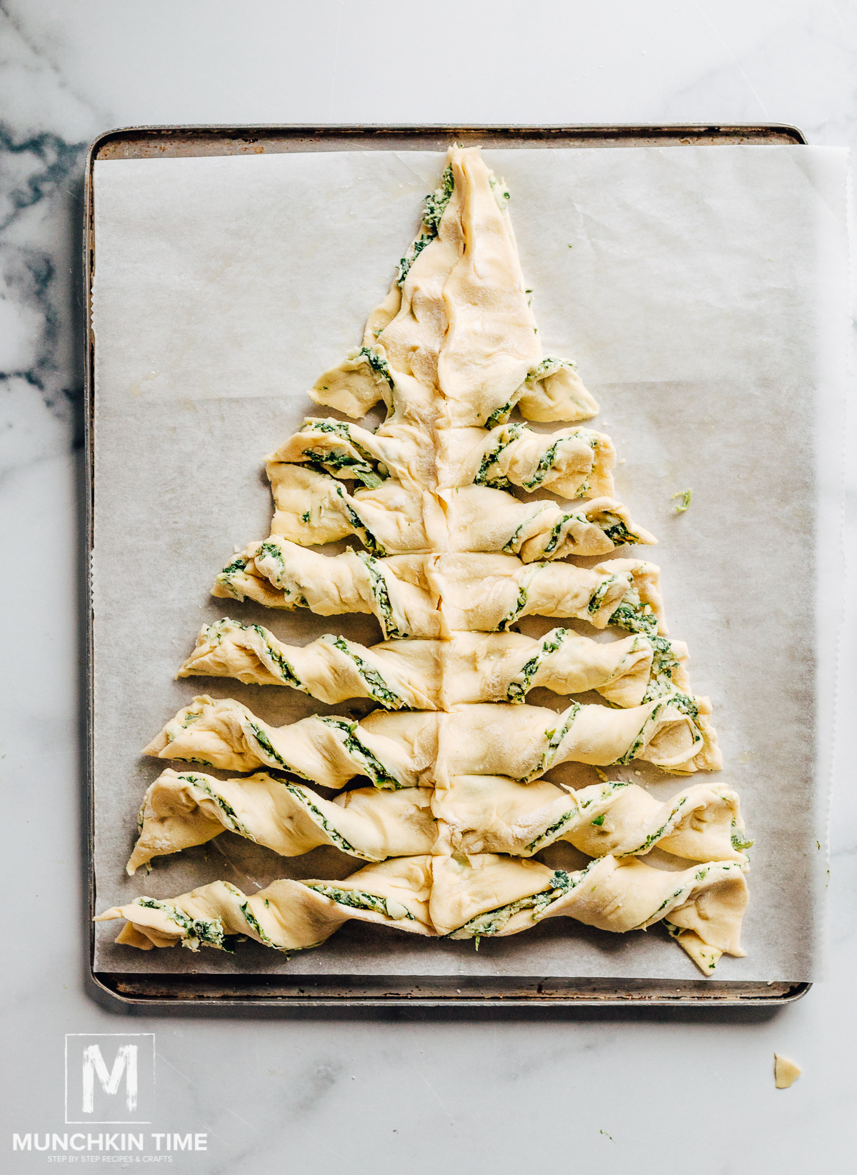 How to Make Spinach Dip Christmas Tree with puff pastry