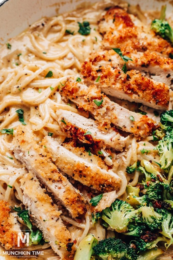 Easy Chicken Alfredo Recipe with Pasta - Munchkin Time