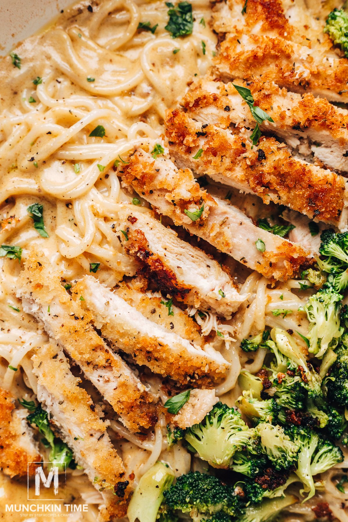 Easy Chicken Alfredo Recipe with Pasta - Munchkin Time