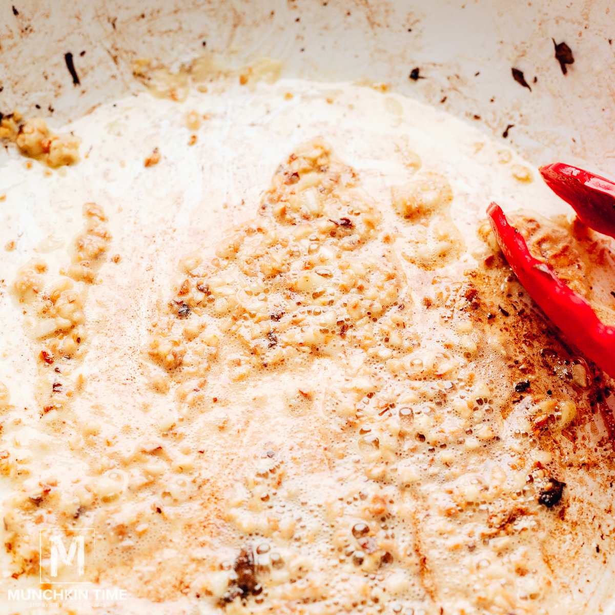 garlic in the pan.