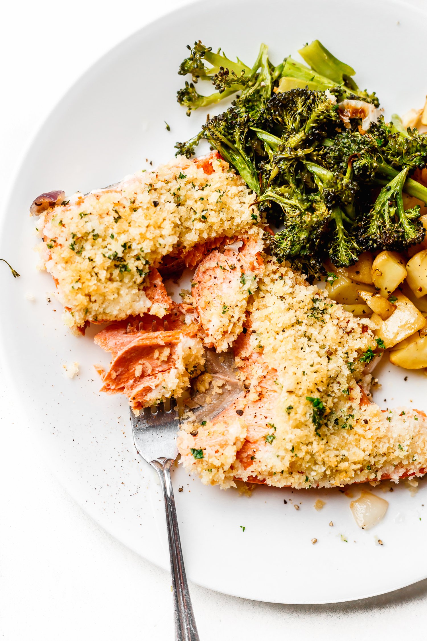 One Pan Roasted Salmon With Broccoli 