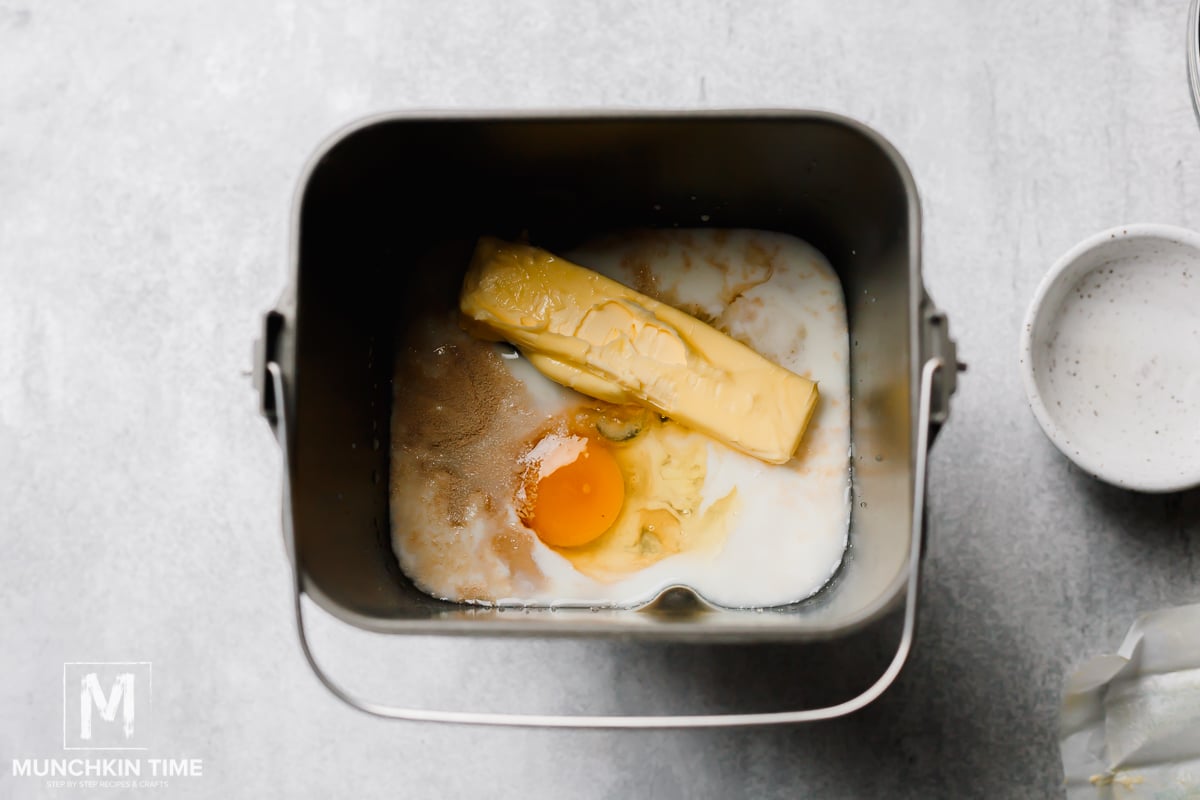 How to Make Homemade Dinner Rolls