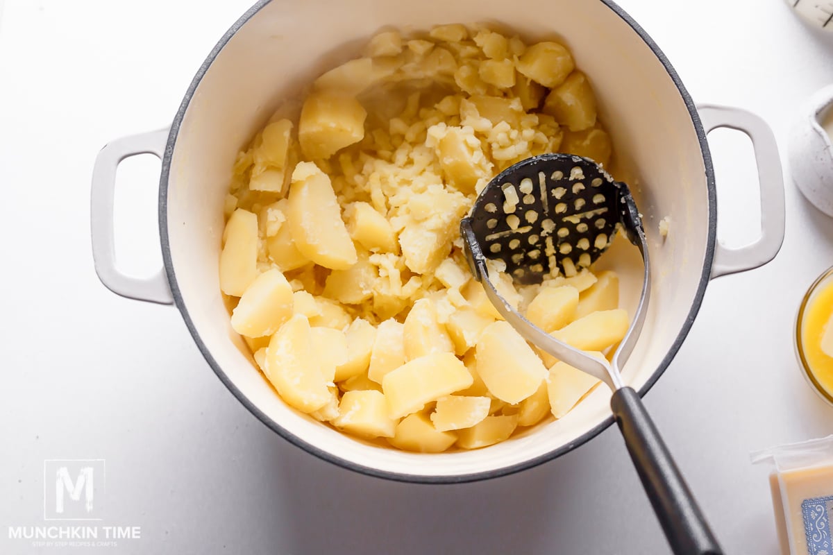 making mashed potatoes