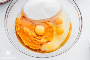pumpkin puree sugar and eggs