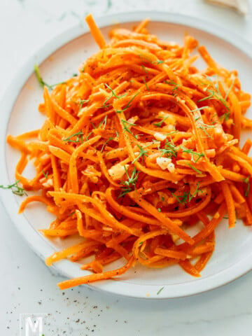 Carrot salad with garlic