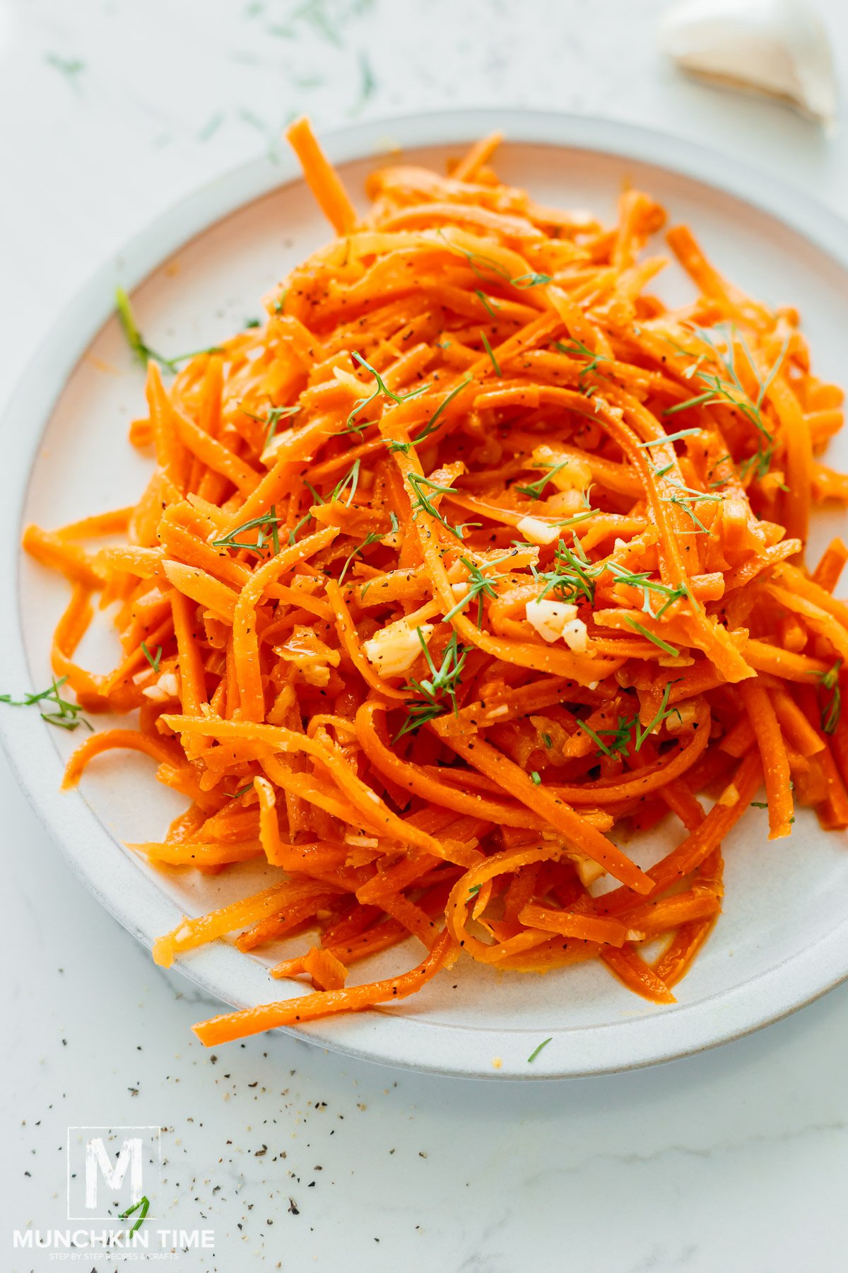 Carrot salad with garlic