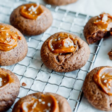 Chocolate Thumbprints Cookies with dulche de leche