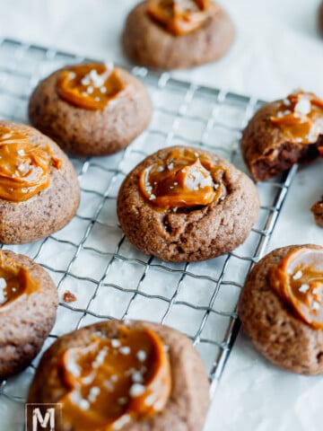 Chocolate Thumbprints Cookies with dulche de leche