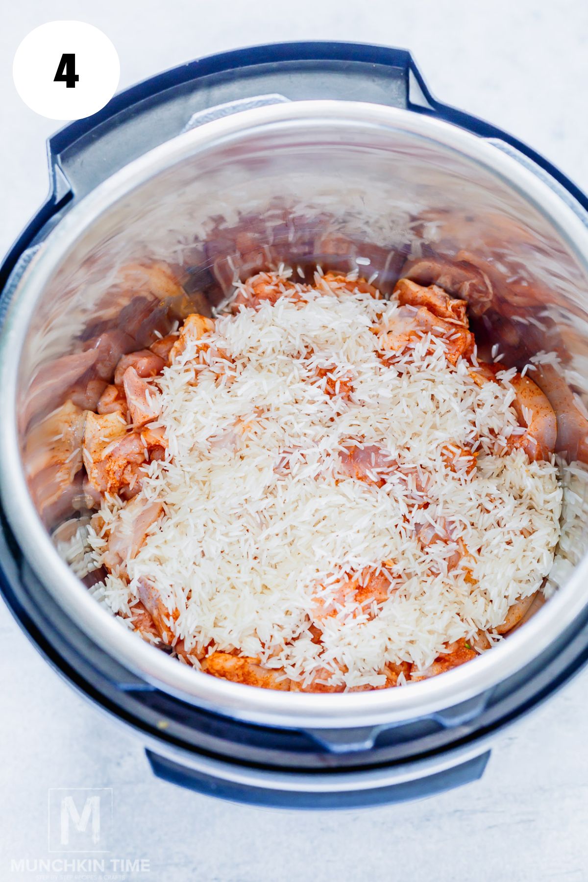 Rice added to the chicken in the instant pot.